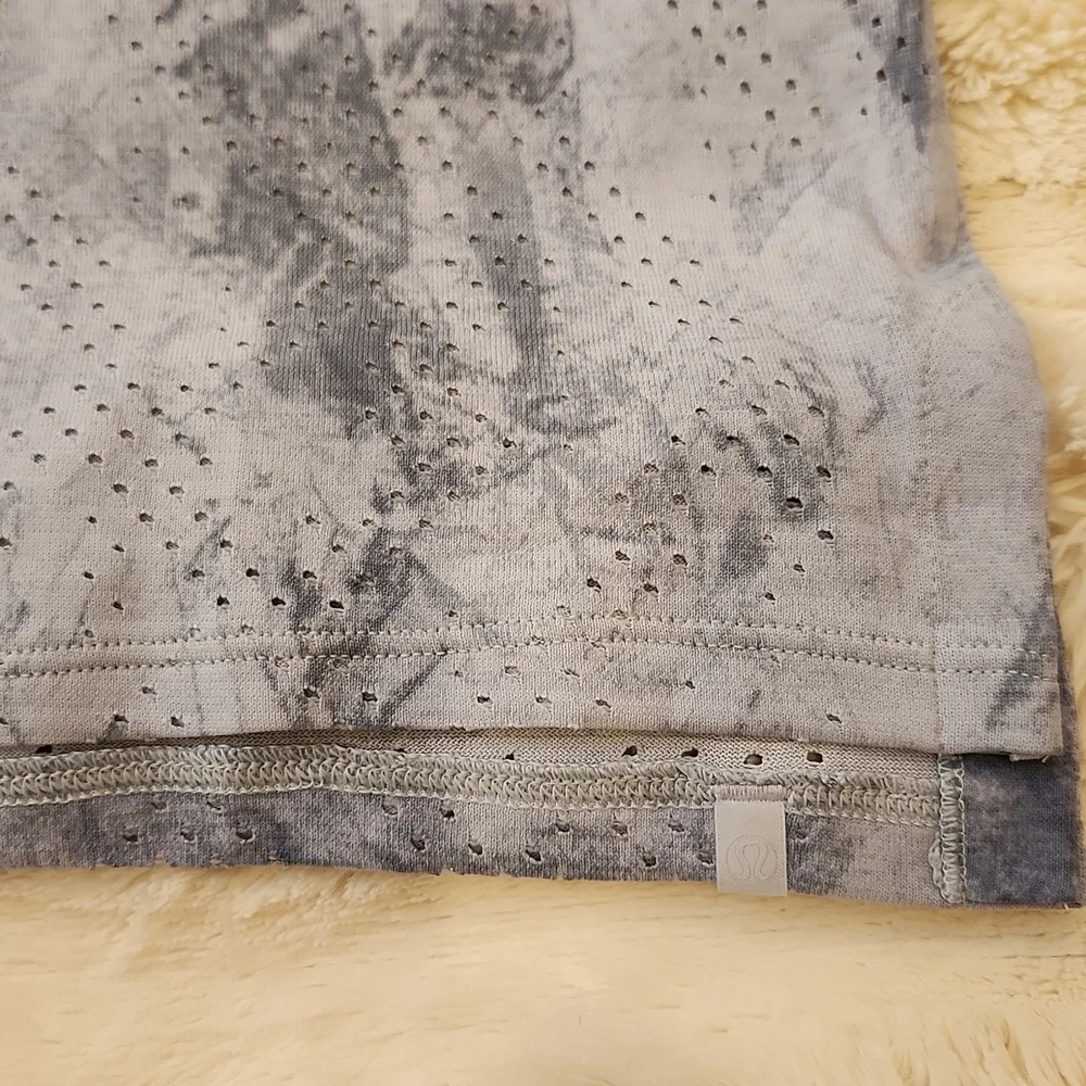 Lululemon Train to be Relaxed Fit Luna Blue Tye Dye Mesh Tank Top size 6 - Picture 10 of 11